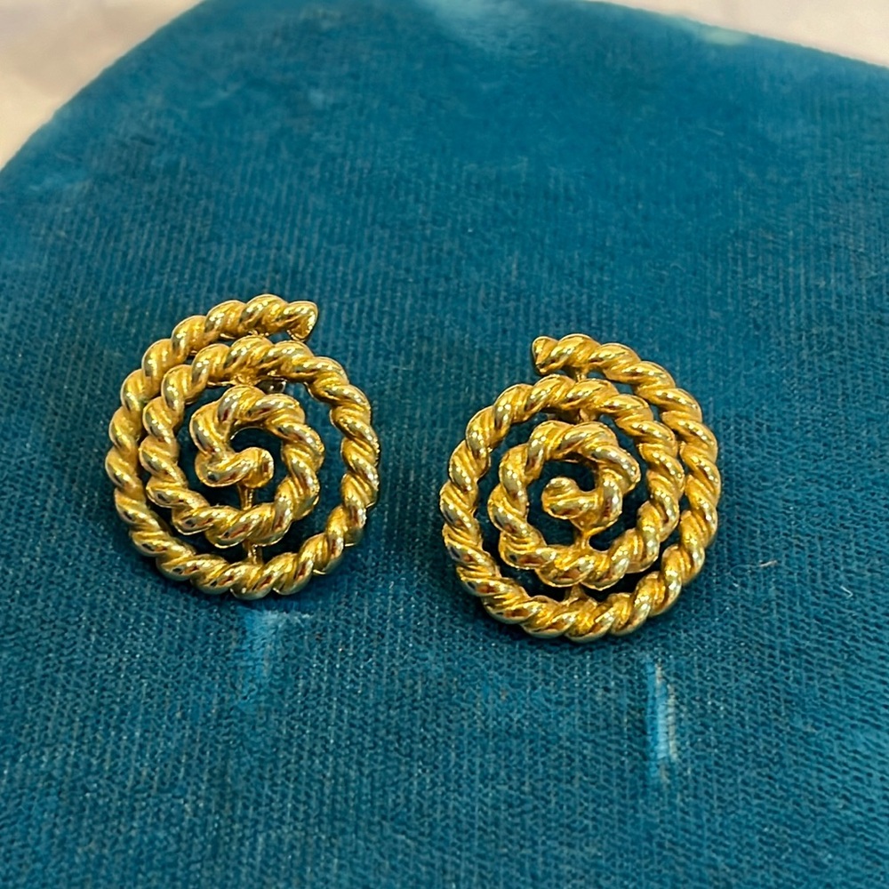 016 Vintage Monet, gold tone rope spiral study earrings